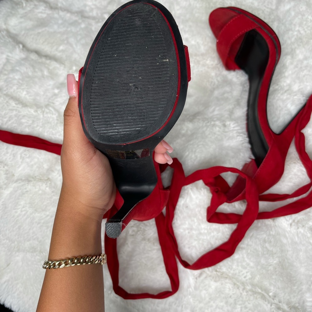 DO NOT PURCHASE Red wrap up windsor heels❤️